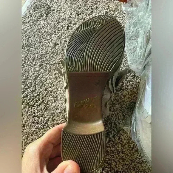 DANSKO, Deni milled Nubuck mule, tassles, taupe clog, NWOT, size EU 36, size 6 - Picture 4 of 6